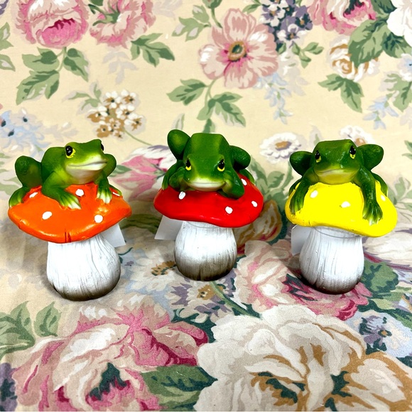 pd home Other - Colorful Frog Mushroom Figurines set